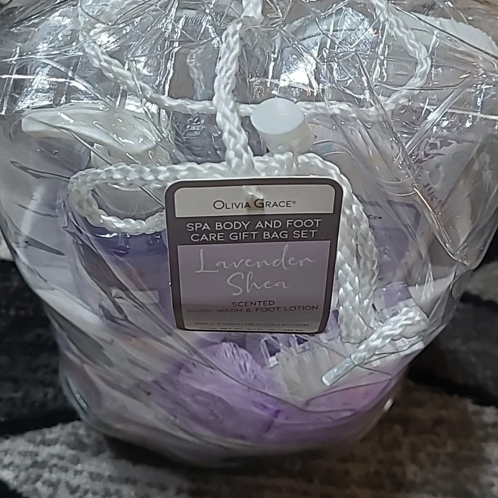 OLIVIA GRACE LAVENDER SPA BODY & FOOT CARE GIFT BAG SET